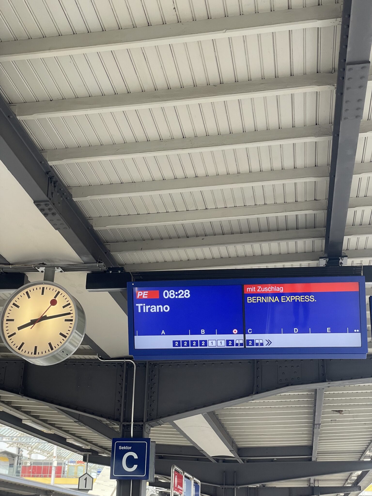 世界遺産鉄道のベルニナ急行乗車体験記！クールからルガーノ間の見どころを紹介します【母と巡った夏のスイス8日間の旅①】 YUKI SWISS